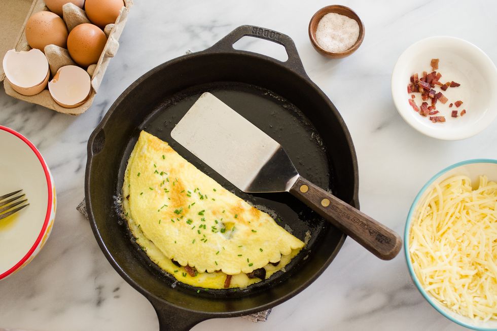 https://hips.hearstapps.com/thepioneerwoman/wp-content/uploads/2016/10/how-to-make-an-omelette-01a.jpg?resize=980:*