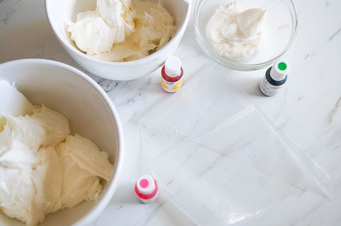 Tips for Frosting Cakes—and 4 Easy Designs!