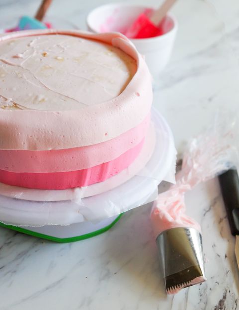 Tips for Frosting Cakes—and 4 Easy Designs!