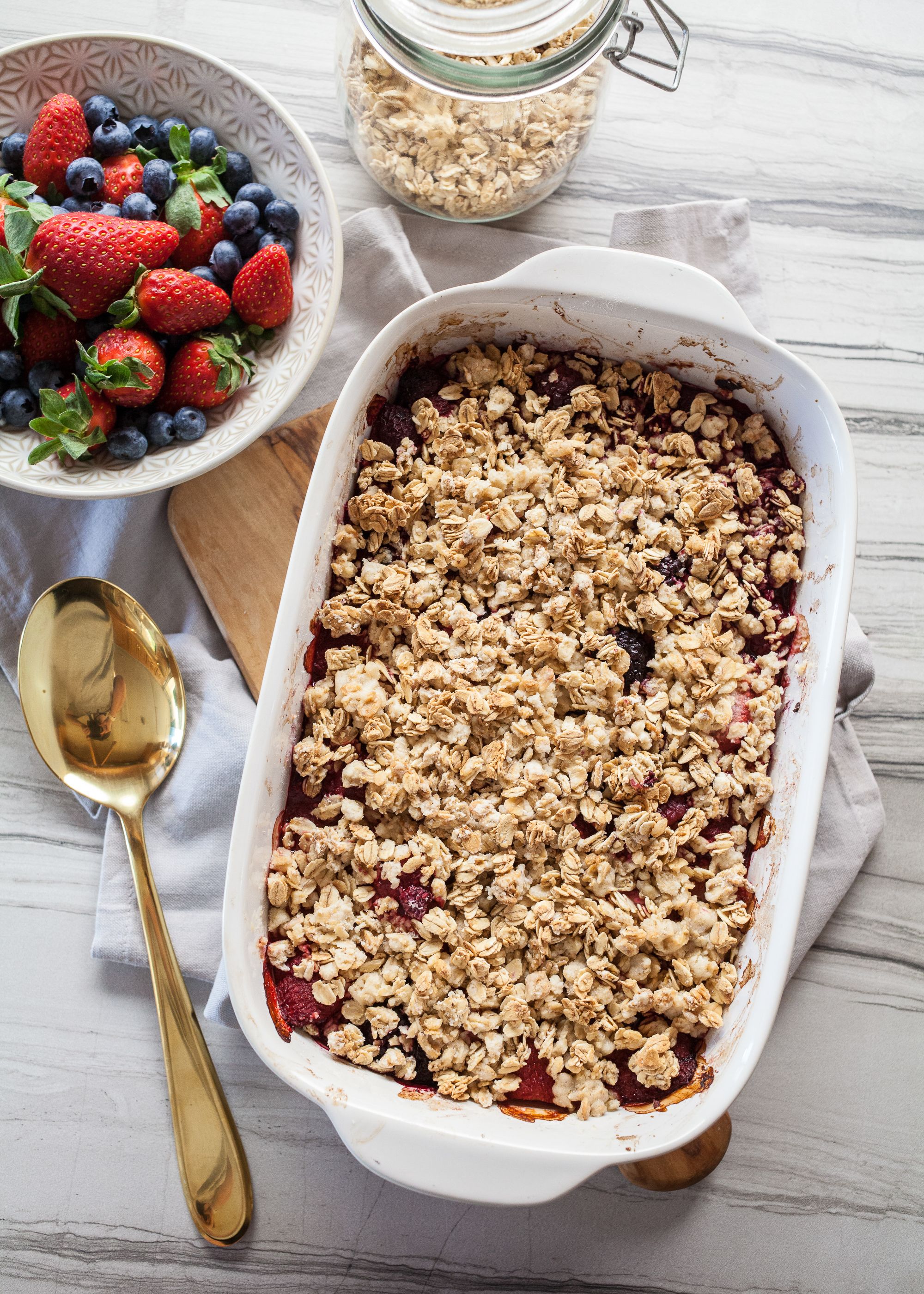 Easy Granola Berry Crisp