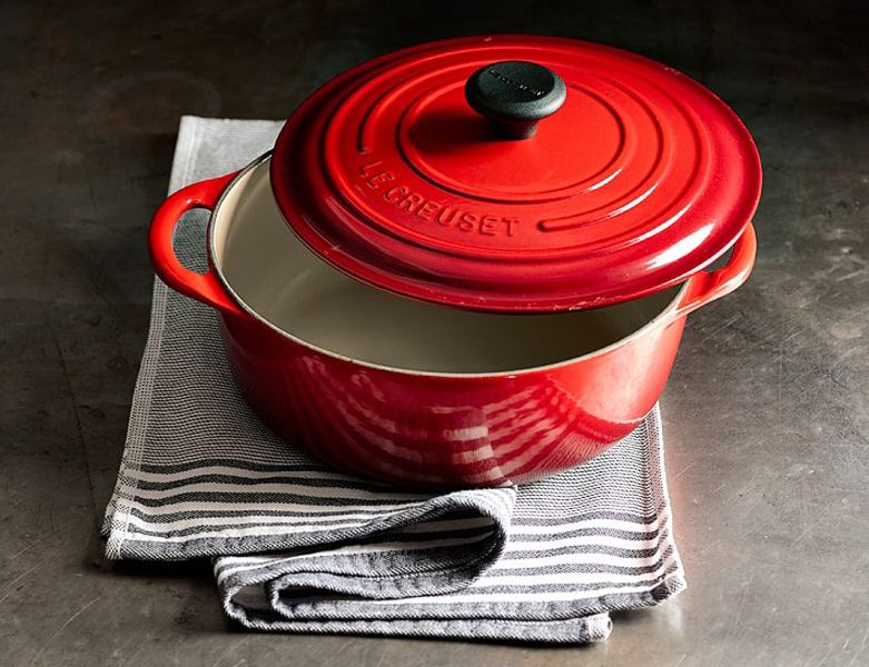 9 Qt. Round Dutch Oven - Cerise / Cherry Red