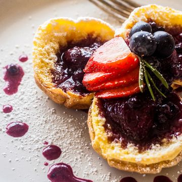 Mini Dutch Baby Pancakes with Berry Compote