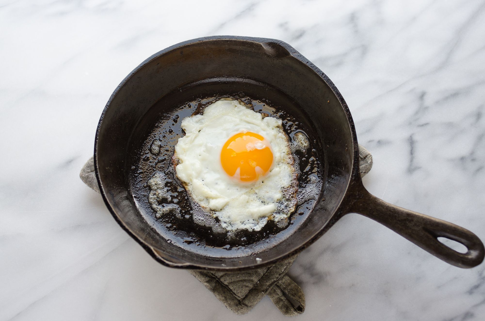 How to Season Cast Iron with Bacon Grease (8 Easy Steps)