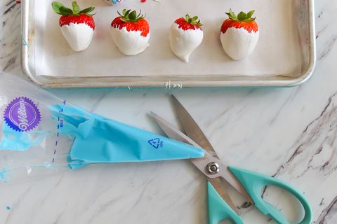 Red, White and Blue Strawberries blue piping 1