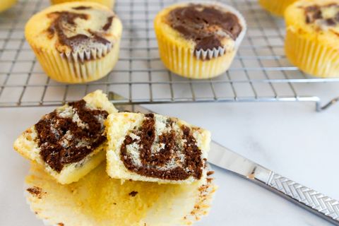 How to Make Marble Cupcakes half