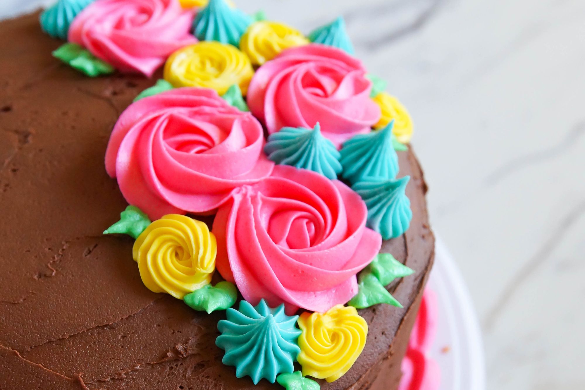Shital's-Kitchen: Frosting and Decorating A Cake