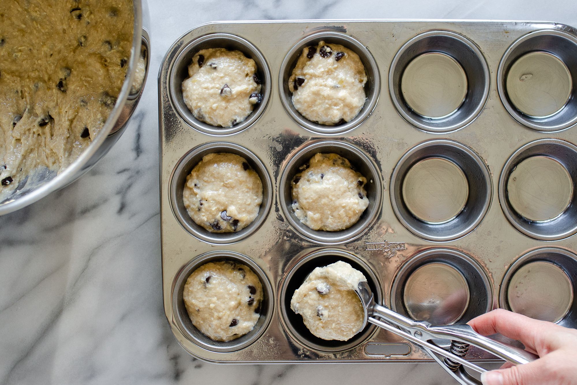 No muffin tin liners? No problem! #tipsandtricks #kitchentips #kitchen, Kitchen Hacks
