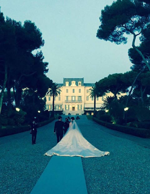 https://hips.hearstapps.com/toc.h-cdn.co/assets/14/43/480x620/nrm_1413919094-nellwedding-mdn.jpg?resize=480%3A%2A