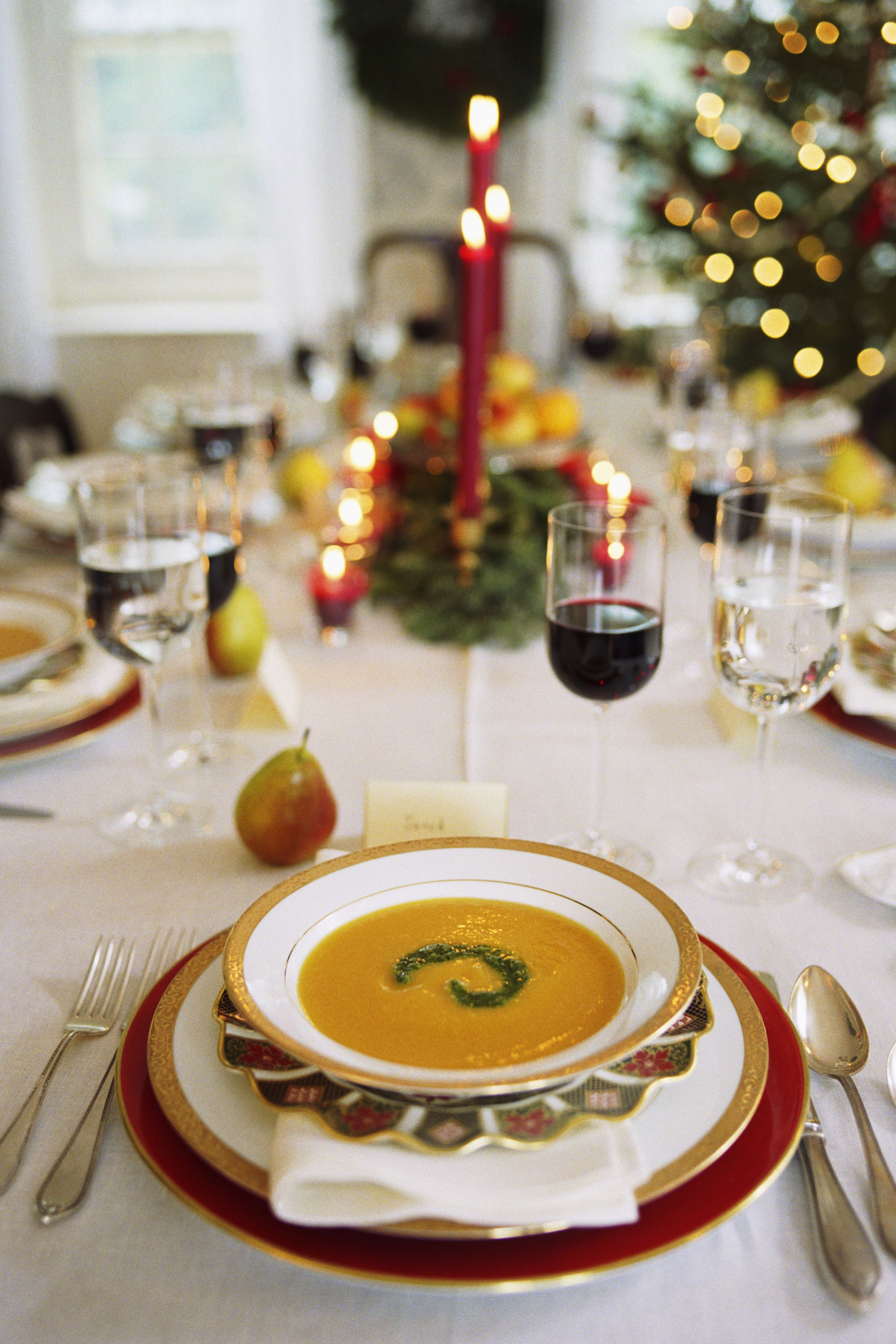30 Elegant Christmas Table Settings Stylish Holiday Table Centerpieces