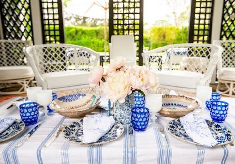 Tablecloth, Serveware, Blue, Dishware, Porcelain, Blue and white porcelain, Textile, Tableware, Table, Linens, 
