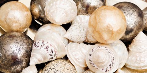 Ingredient, Natural material, Beige, Collection, Ball, Produce, Silver, Vegetable, Allium, 
