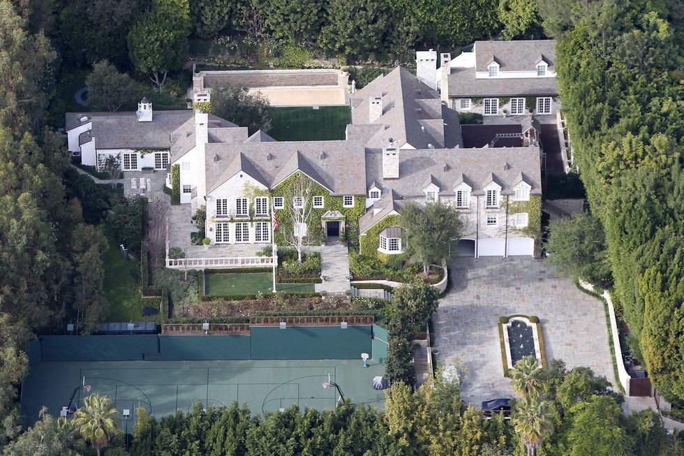 Tom Cruise Selling Beverly Hills Mansion