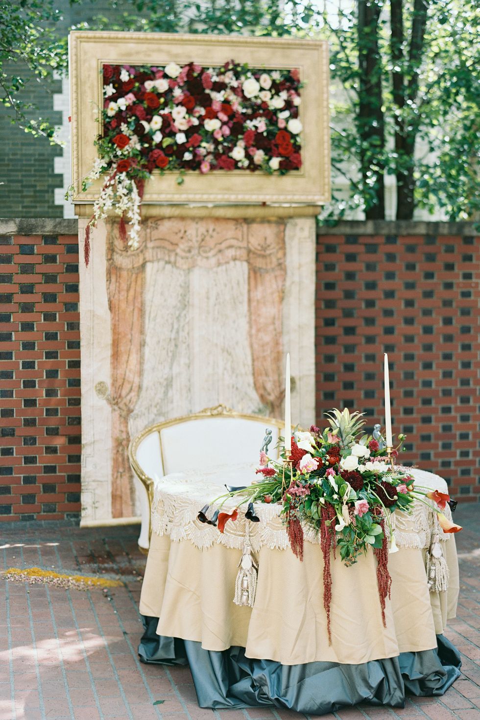 Tablecloth, Petal, Flower, Cut flowers, Linens, Flower Arranging, Floristry, Floral design, Bouquet, Home accessories, 