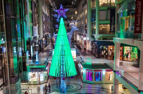 Lighting, Green, Light, Holiday, Metropolitan area, Christmas decoration, Electricity, Commercial building, Christmas, Metropolis, 