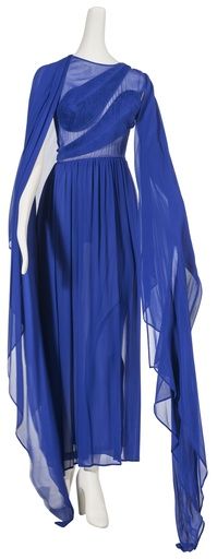 Blue, Sleeve, Textile, Electric blue, Style, Formal wear, One-piece garment, Cobalt blue, Fashion, Dress, 