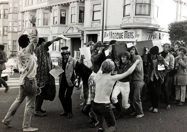 These Hippie Photos Have Gone Unseen For Decades