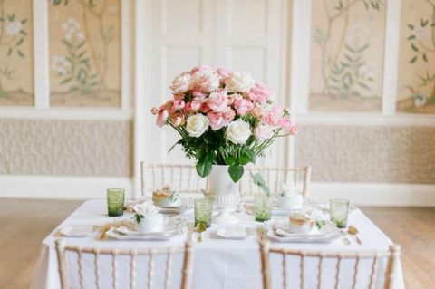 Tablecloth, Petal, Bouquet, Flower, Table, Room, Linens, Furniture, Cut flowers, Centrepiece, 