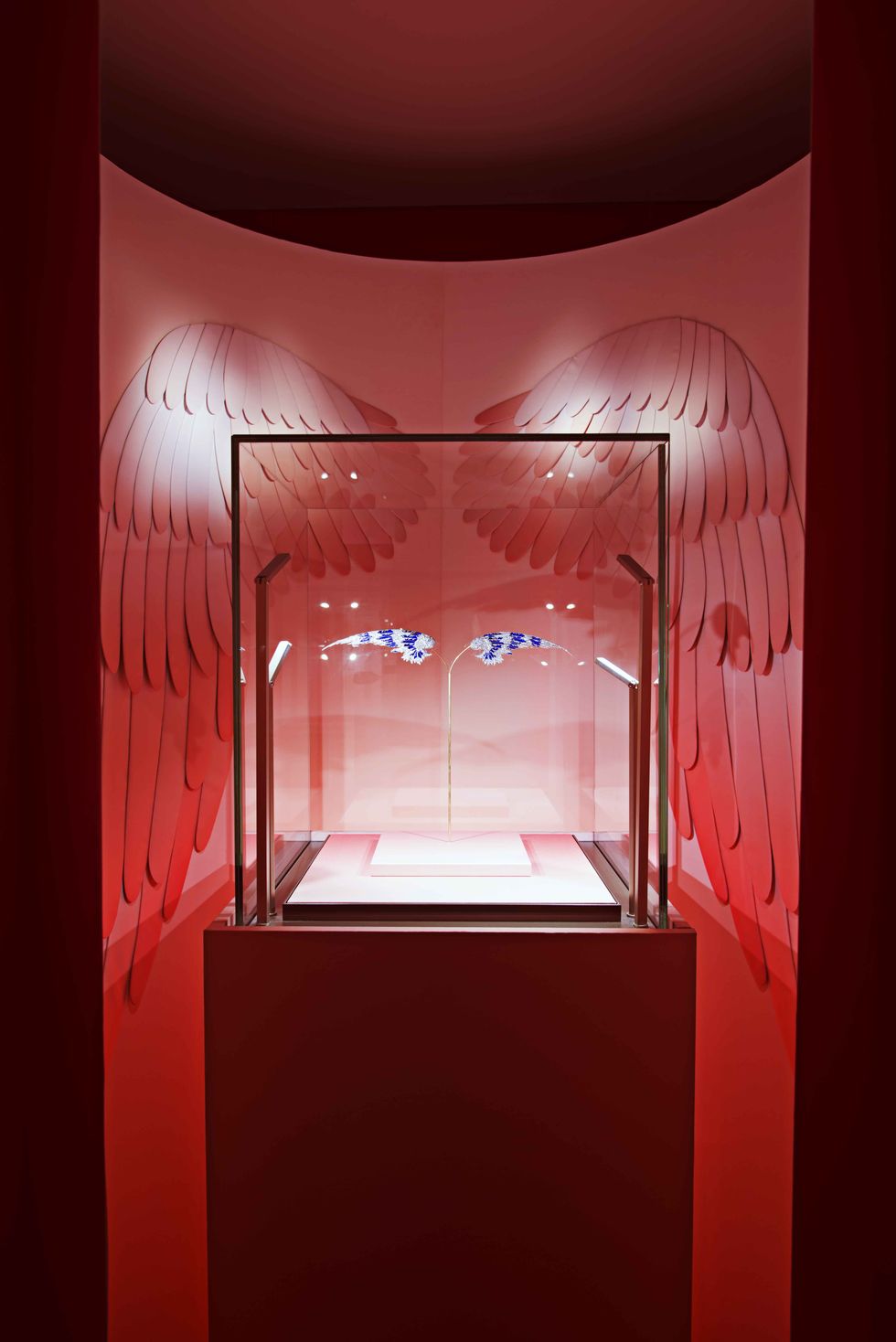 Red, Interior design, Transparent material, Symmetry, Coquelicot, Bed, Transparency, 