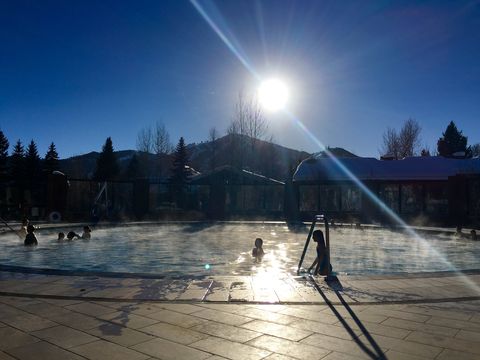Sun, Sunlight, Lens flare, Light, Astronomical object, Water feature, Evening, Reflection, Swimming pool, Shadow, 