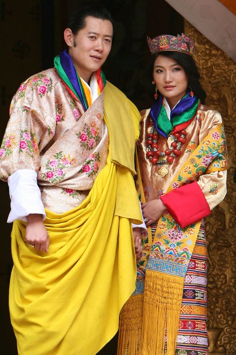 Yellow, Human body, Textile, Tradition, Magenta, Headgear, Fashion accessory, Temple, Maroon, Silk, 
