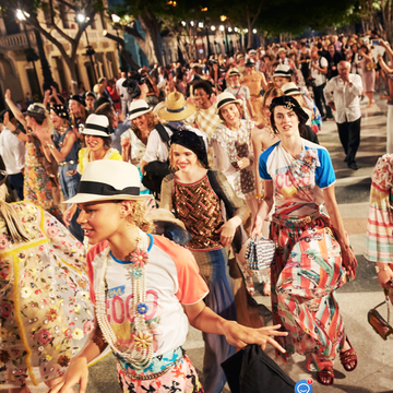 Crowd, People, Event, Hat, Tradition, Headgear, Sun hat, Public event, Audience, Costume hat, 