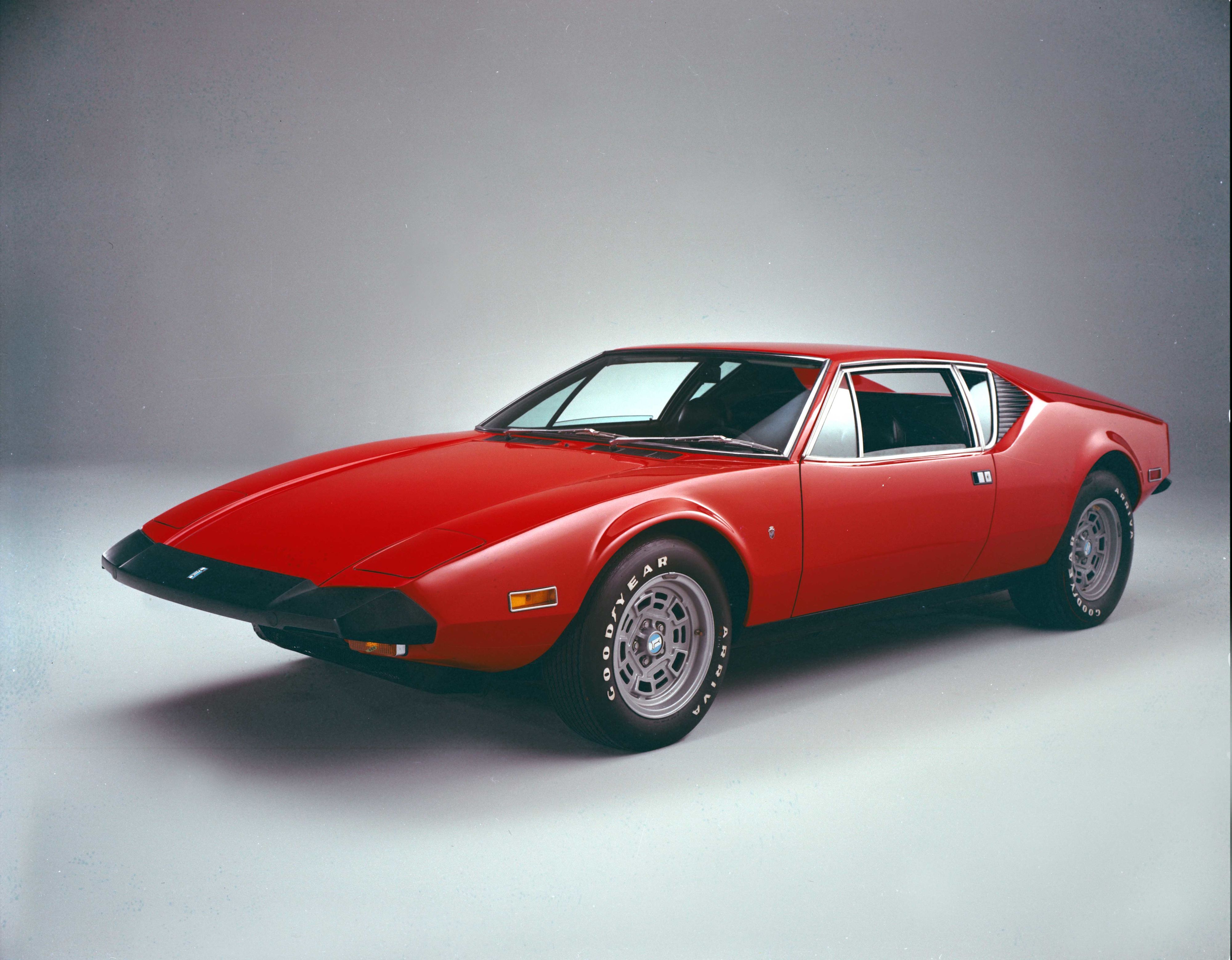 25 Best Classic Cars To Drive - Top Vintage Cars of All Time