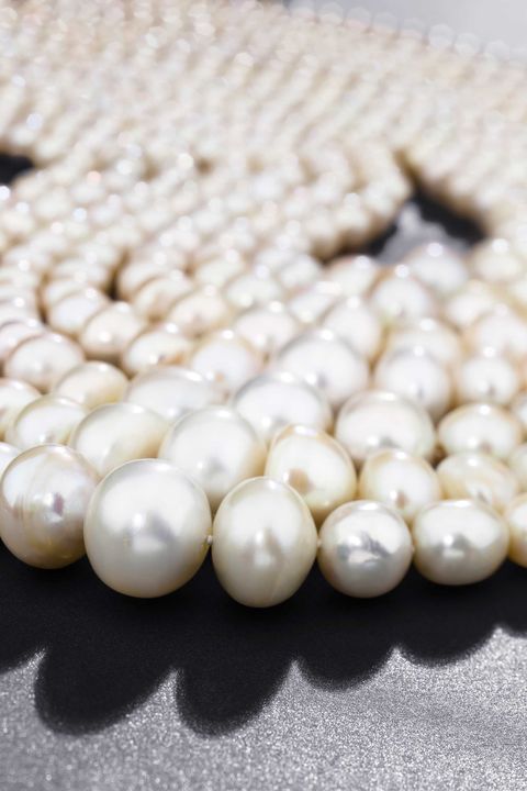 Ingredient, Natural material, Ivory, Bead, Pearl, Craft, Animal product, Body jewelry, Jewelry making, 