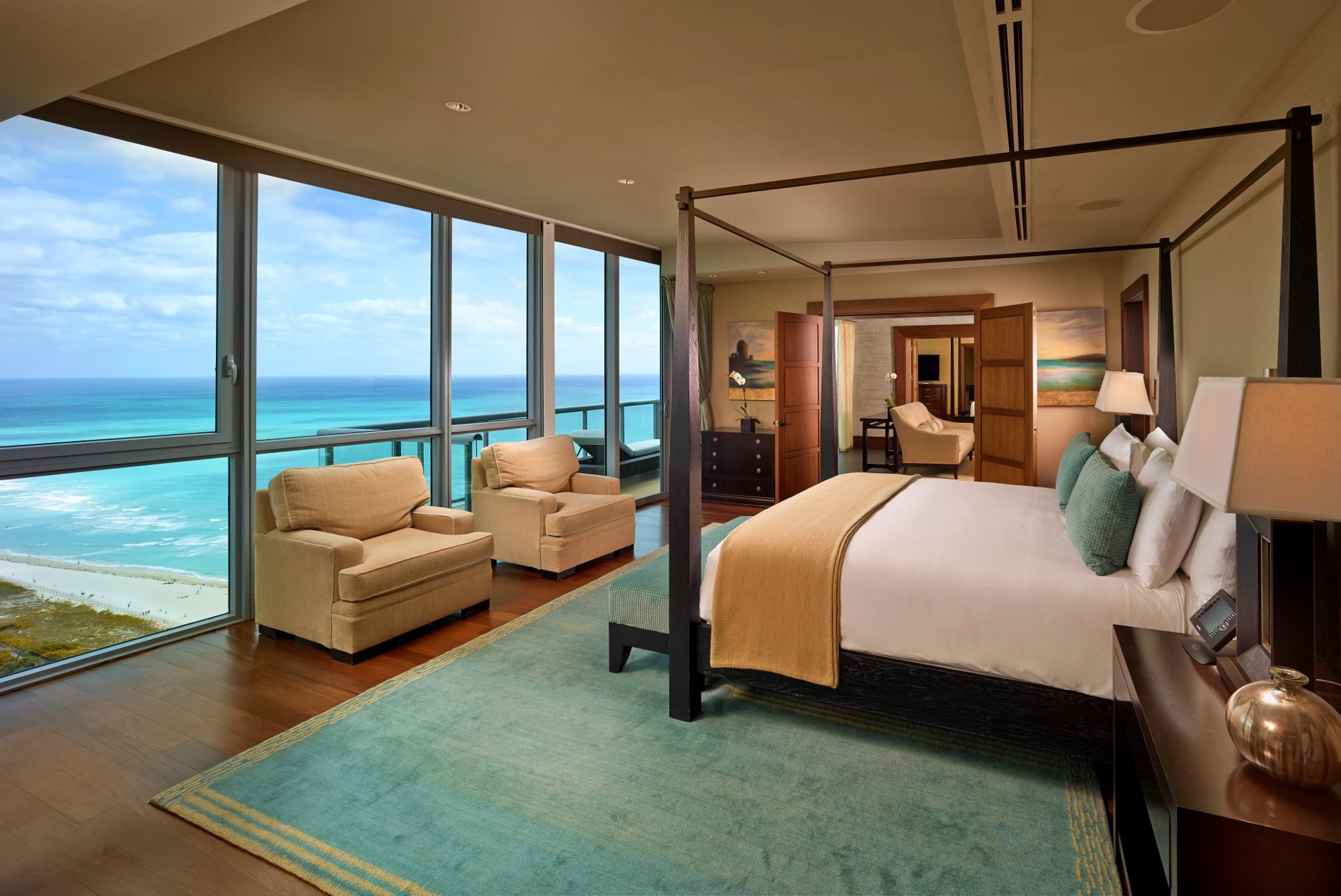Топ 5 отелей. «The Setai» в Майами. The Setai Miami Beach 5. Спальня с видом на море. Спальня с видом на океан.