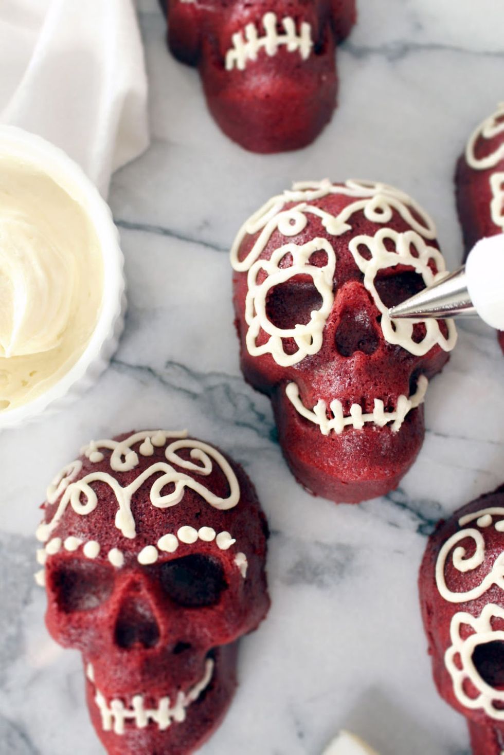 Death-Inspired Baking Pans : Creative Halloween Treats