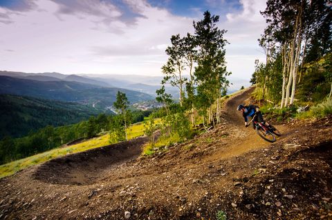 Downhill mountain biking, Cycle sport, Bicycle, Mountain biking, Freeride, Vehicle, Mountain bike, Cycling, Sky, Recreation, 