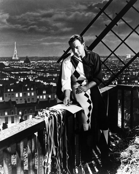 <p>This&nbsp;Gene Kelly classic tells the story of a former American soldier who remains in Paris after the war to become a painter (how romantic, right?) and falls for a local French girl. Two becomes a love triangle of three though when a rich heiress&nbsp;starts to show interest in the painter on more than a professional level.</p>