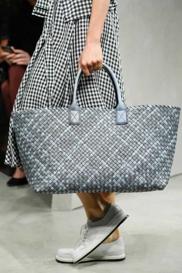 Bottega Veneta Cabat Tote Metallic Intrecciato Nappa Large at 1stDibs |  supreme raffia tote