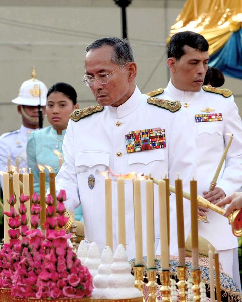 Candle, Uniform, Ceremony, Musical instrument, Admiral, Ritual, Dessert, Tradition, Naval officer, Candle holder, 