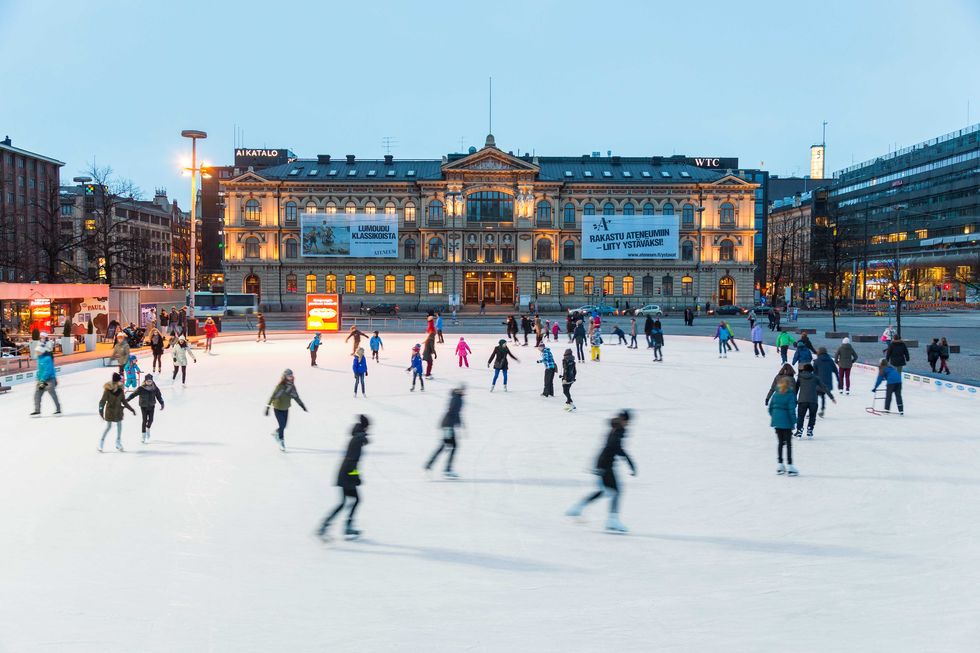 Ice skate, Recreation, Leisure, City, Ice rink, Outdoor recreation, Public space, Ice, Freezing, Winter, 