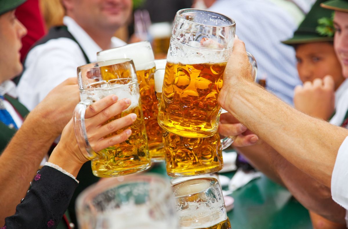 Beer, Drink, Alcoholic beverage, Alcohol, Drinkware, Barware, Beer glass, Hand, Cap, Tableware, 