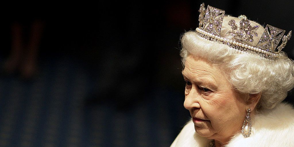 What Happens When Queen Elizabeth II Dies - Town & Country ...