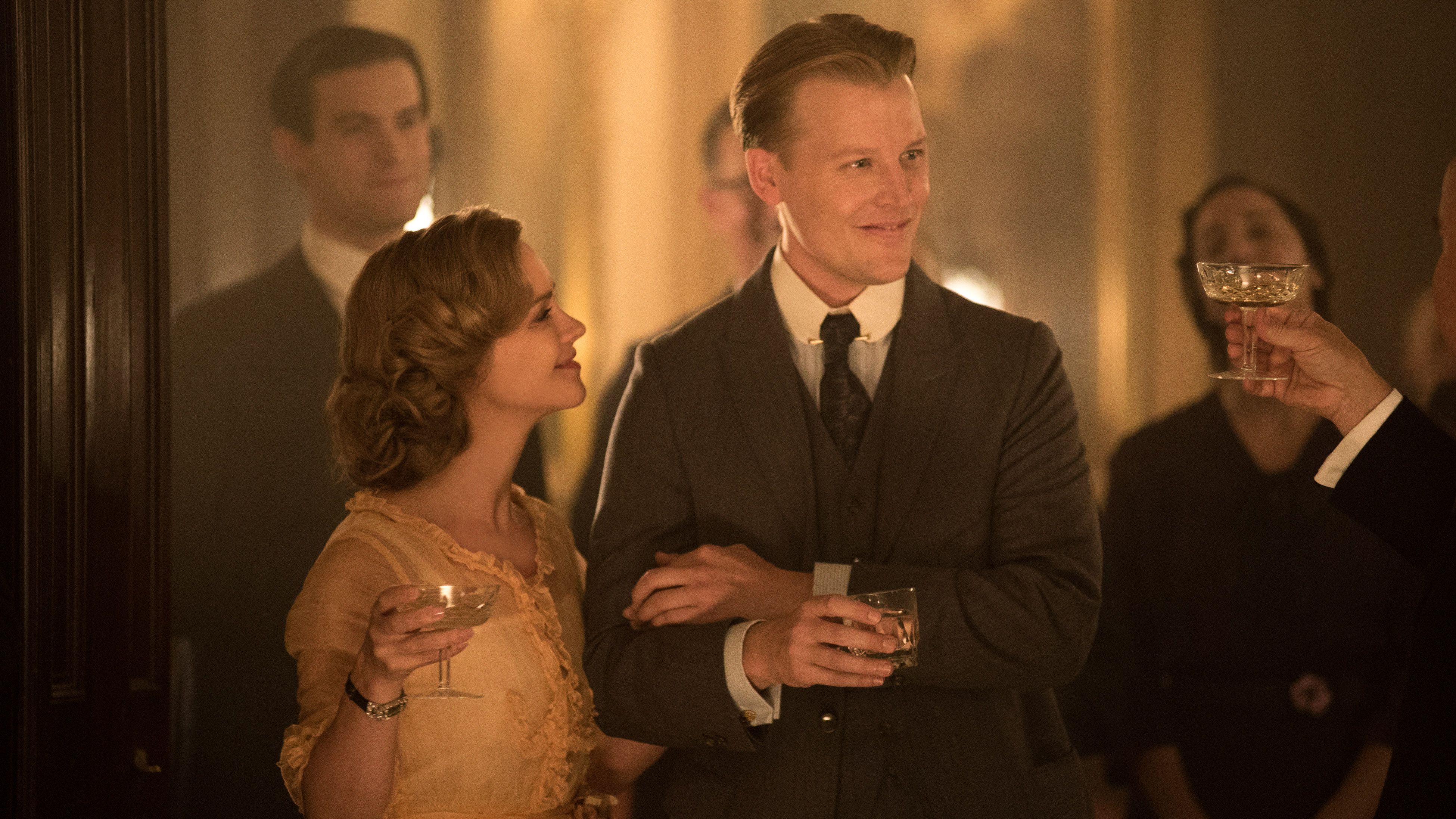 David Hoflin Portrays F Scott Fitzgerald In Z The Beginning Of Everything New Amazon Show About Zelda Fitzgerald