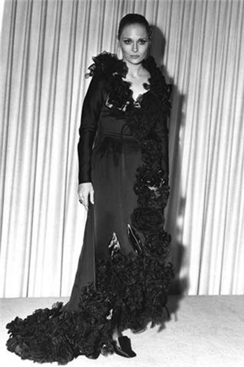 Clothing, Gown, Dress, Formal wear, Fashion, Haute couture, Shoulder, Fashion design, Fashion model, Outerwear, 