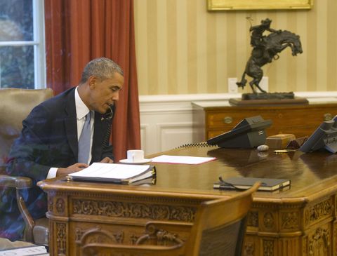 Donald Trump Desk - Donald Trump Oval Office Desk Photos