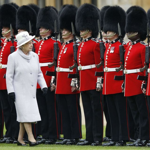 queen elizabeth with the queen's guard