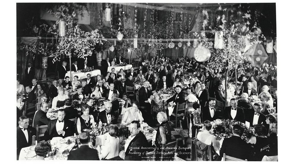 Monochrome, Crowd, Monochrome photography, Chair, Black-and-white, Banquet, Party, Ceremony, Function hall, Rehearsal dinner, 