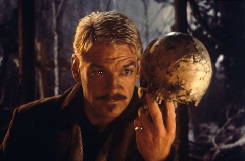 The British actor and director Kenneth Branagh holding a skull in his hand in Hamlet. 1996 (Photo by Mondadori Portfolio via Getty Images)