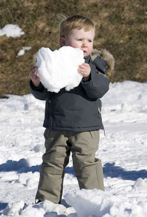 Snow, Child, Playing in the snow, Winter, Toddler, Play, 