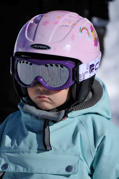 Helmet, Ski helmet, Personal protective equipment, Goggles, Snow, Eyewear, Sports equipment, Headgear, Glasses, Winter, 