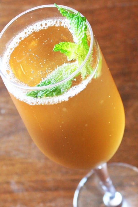 Bourbini 1 oz. Heaven Hill 6-year bourbon
2 dashes peach bitters
1/2 oz. Mathilde Peche peach liqueur
Sparkling wine to top off
Shake ingredients with ice, strain into flute, top with sparkling wine and garnish with mint sprig
www.doccrows.com