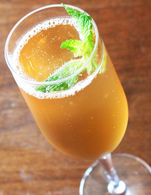 1 oz. Heaven Hill 6-year bourbon

2 dashes peach bitters



1/2 oz. Mathilde Peche peach liqueur



Sparkling wine to top off



 



Shake ingredients with ice, strain into flute, top with sparkling wine and garnish with mint sprig



 



www.doccrows.com