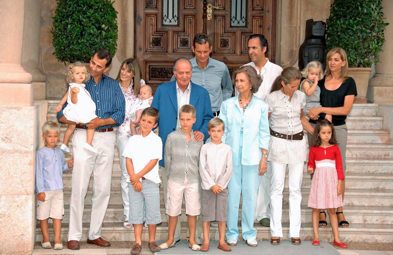 [Image: 540fdea8b7afc_-_04-spanish-royal-family-...113-lg.jpg]