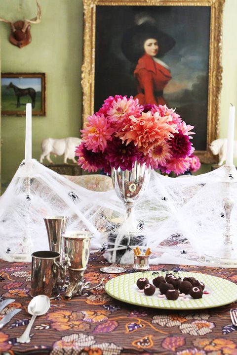 20 Elegant Halloween Dinner Party Ideas - How to Throw An Adult Halloween Dinner