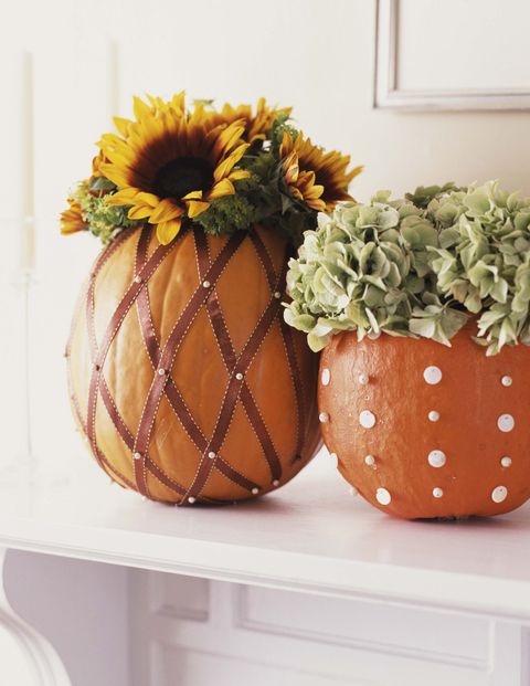 Flowerpot, Pumpkin, Plant, Flower, Cut flowers, Table, Floral design, Vase, Fruit, Artificial flower, 