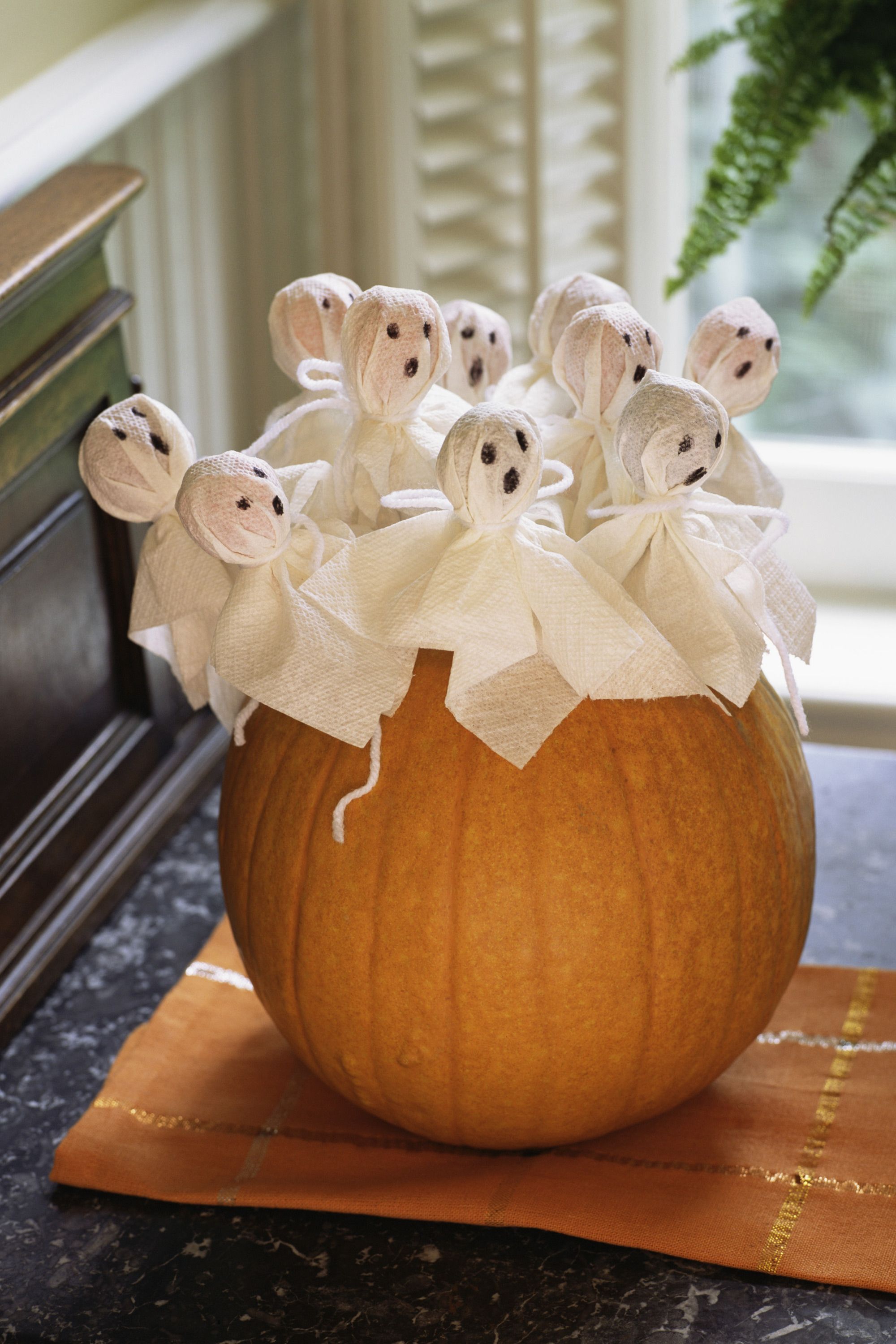 19 Elegant Halloween Decorations - Classiest Halloween Decor Ideas